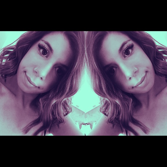 Meet your Posher, Nicole - Picture 1 of 4